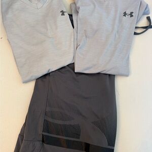 Under Armour lot Light Gray Tees and Charcoal Shot Set